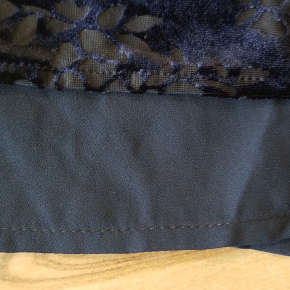 Ann Taylor velvety navy top - Picture 7 of 7